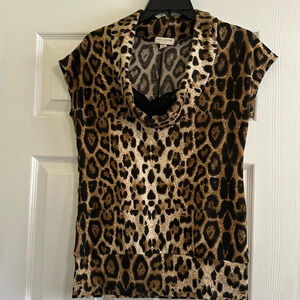 Annabelle New York leopard print short sleeve top with lace insert Size Medium